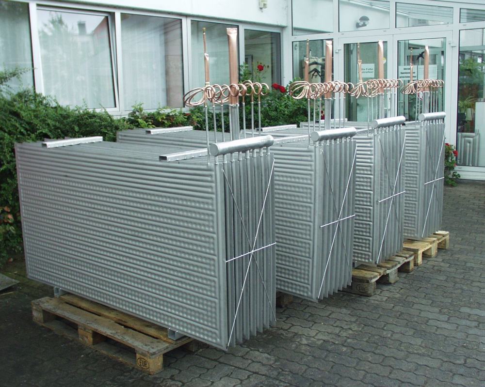 Plate heat exchanger for brine bath cooling
