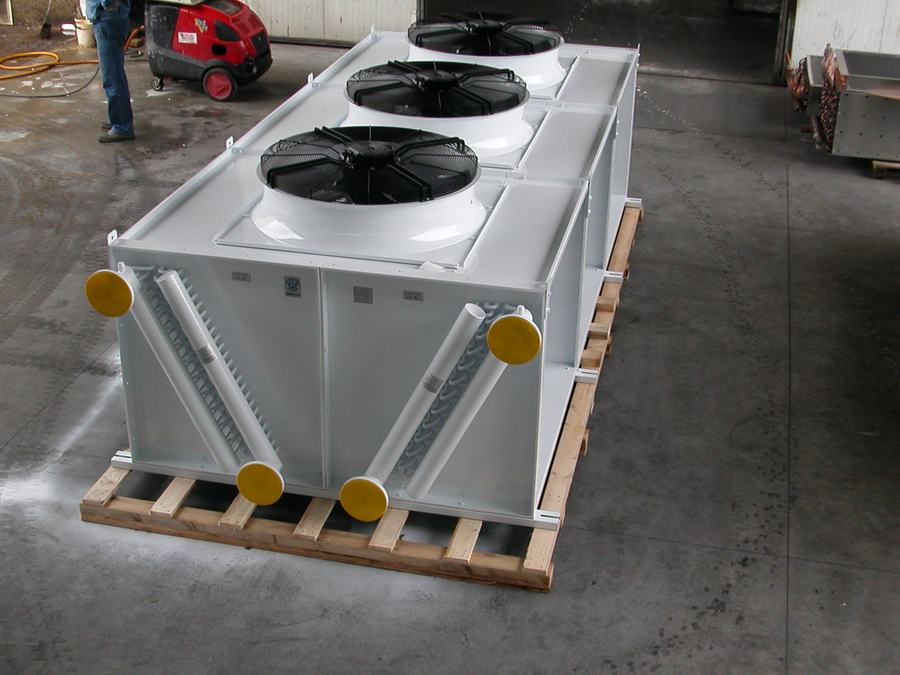Dry cooler with three fans